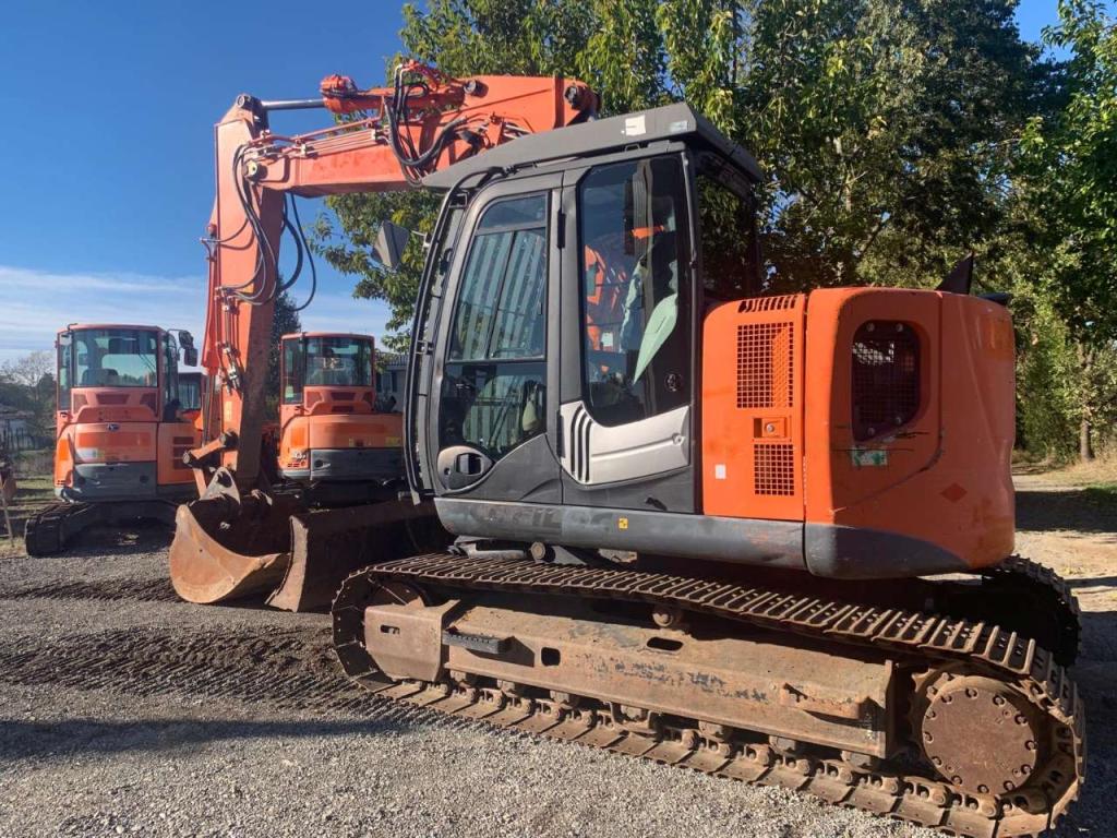 Hitachi ZX135US-5B Foto 16