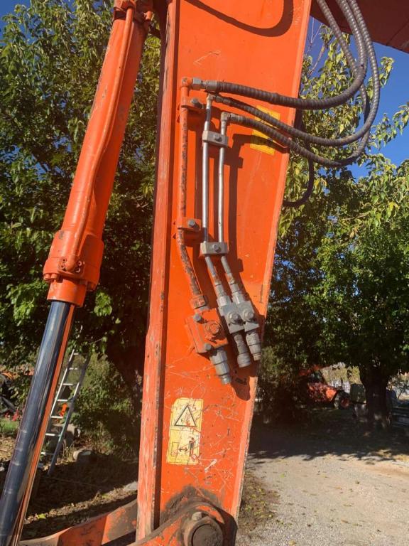 Hitachi ZX135US-5B Foto 2