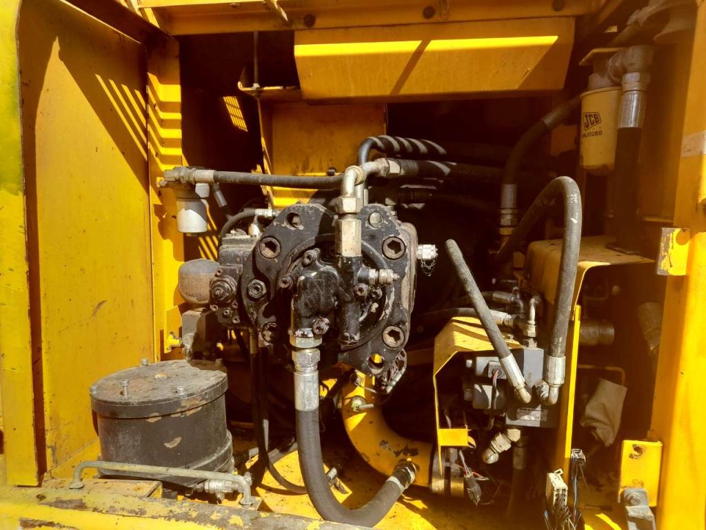 JCB JS 220 Foto 8