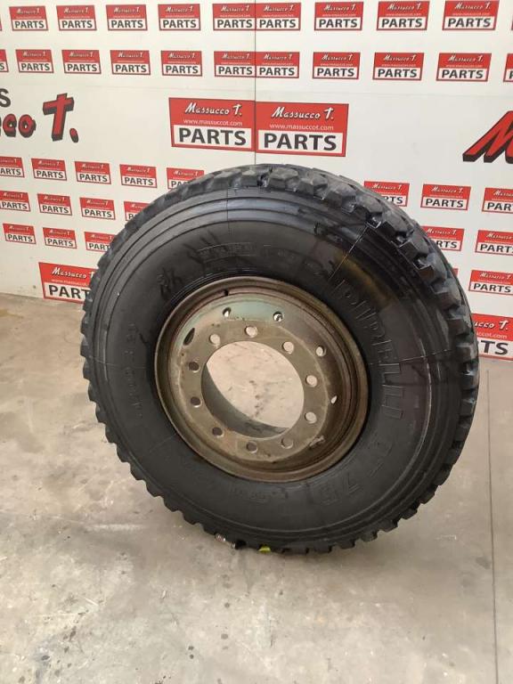 Pneumatico con Cerchio per Iveco 260/330 F35 Foto 1