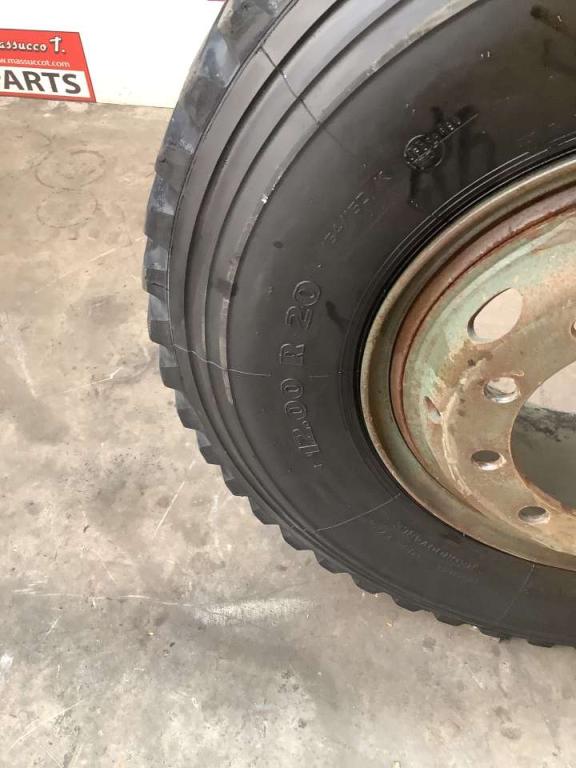 Pneumatico con Cerchio per Iveco 260/330 F35 Foto 2