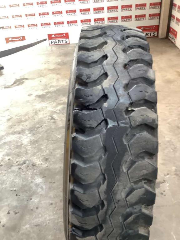 Pneumatico con Cerchio per Iveco 260/330 F35 Foto 3