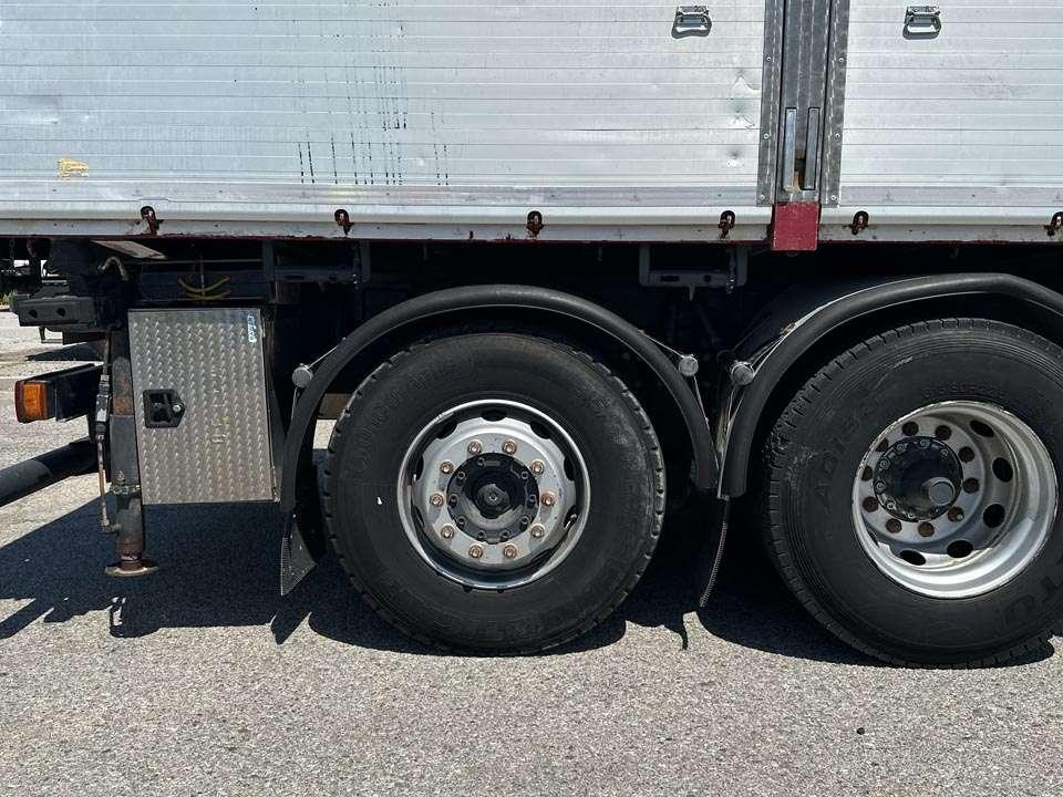 Scania P320 DB 6x2 Foto 6