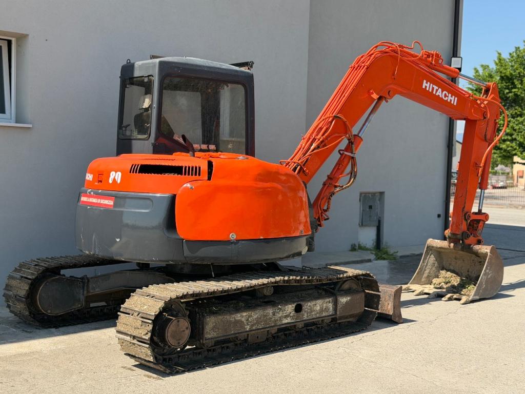 Hitachi ZAXIS 80 Foto 3