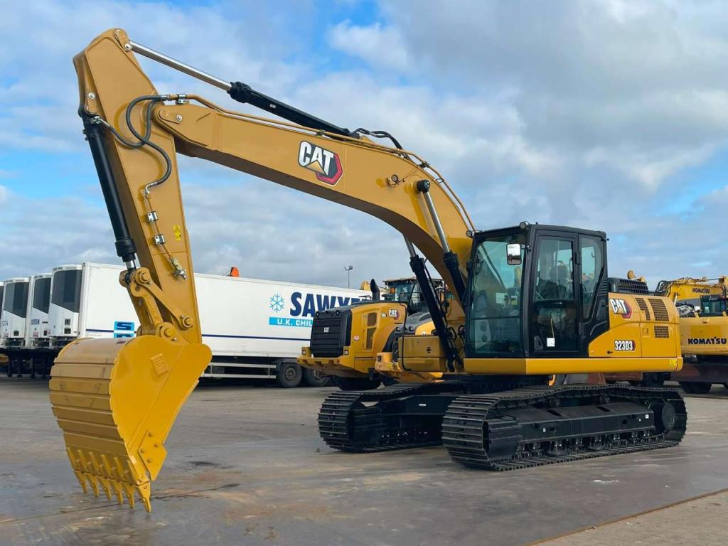 Caterpillar 323D3 Foto 2