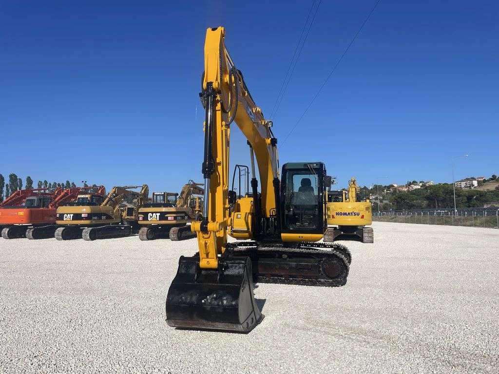JCB JS 130 Foto 3