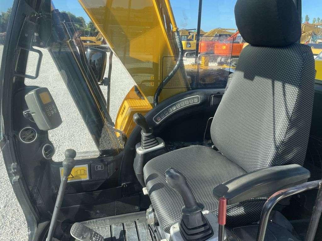 JCB JS 130 Foto 5