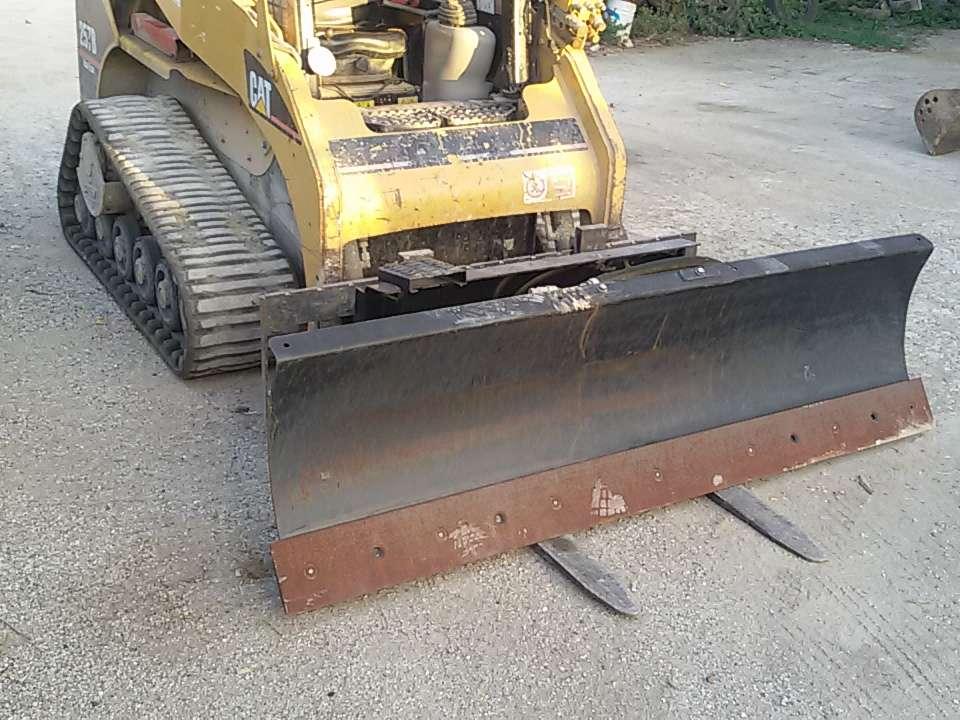 Caterpillar Lama da neve Foto 1