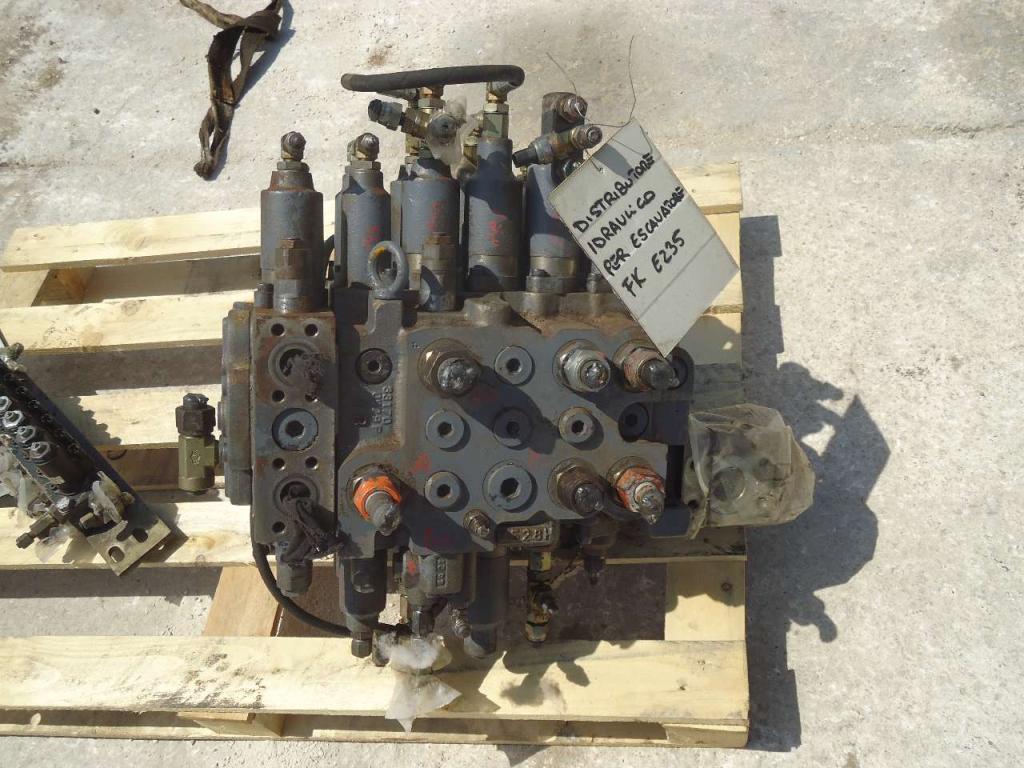 Distributore idraulico per Fiat Kobelco E235 Foto 3
