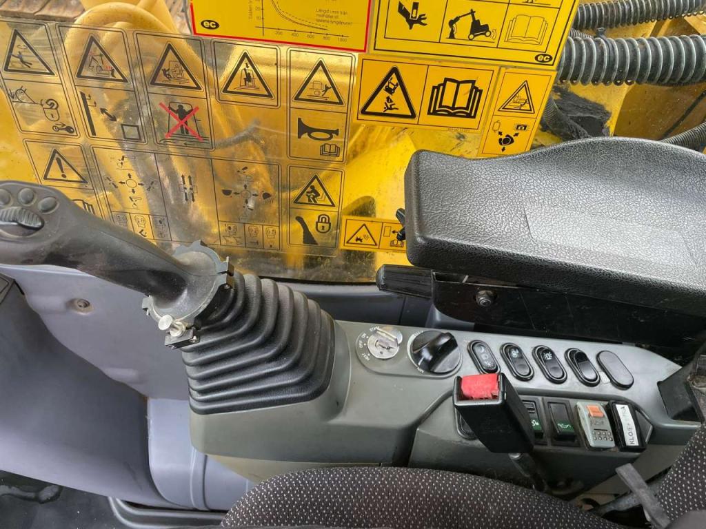 Komatsu PC240LC-10 Foto 23
