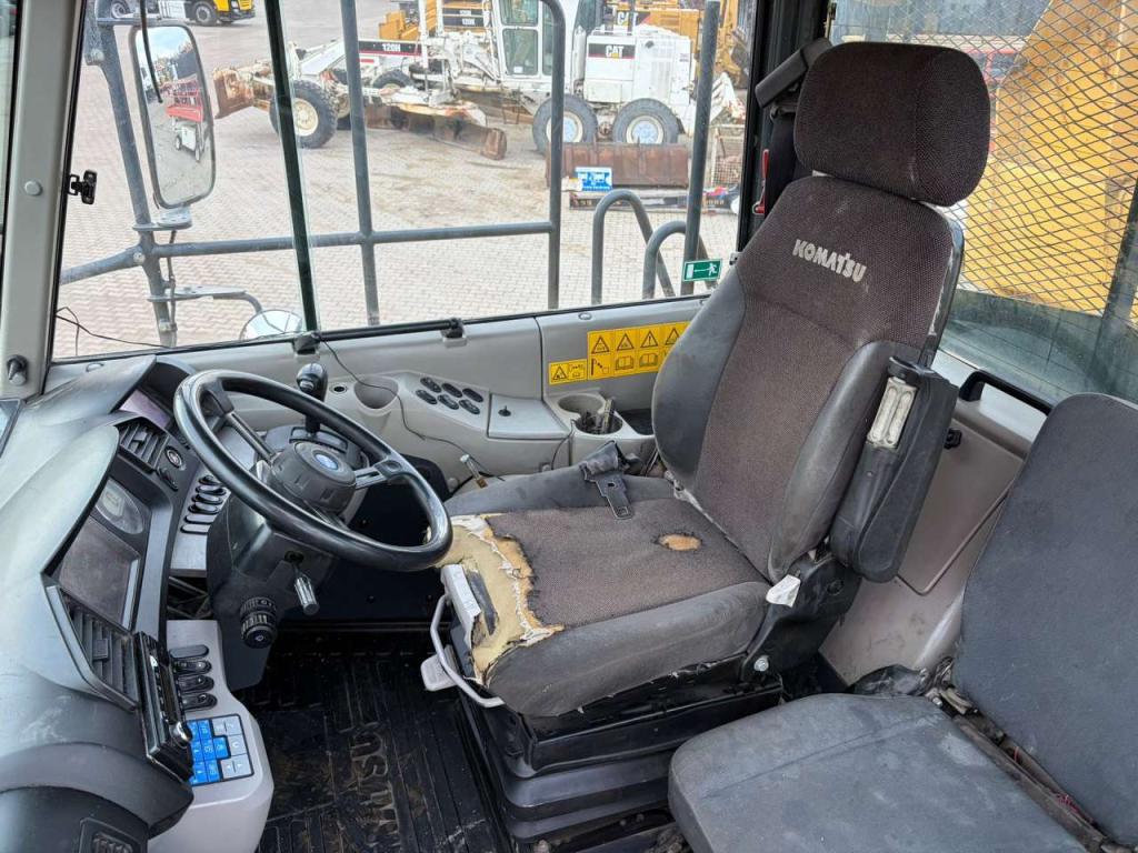 Komatsu HM300-3 Foto 10
