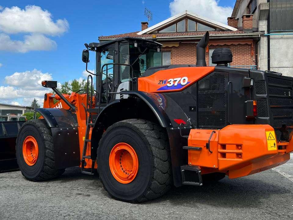 Hitachi ZW370-6 Foto 3