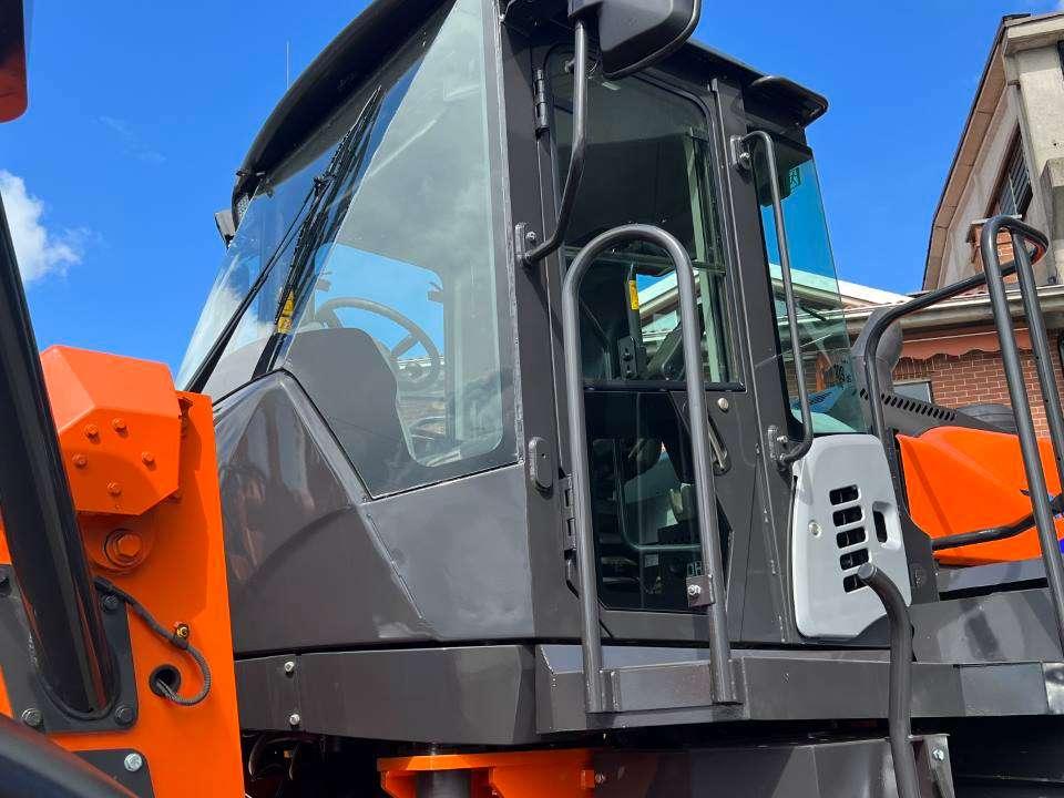 Hitachi ZW370-6 Foto 6