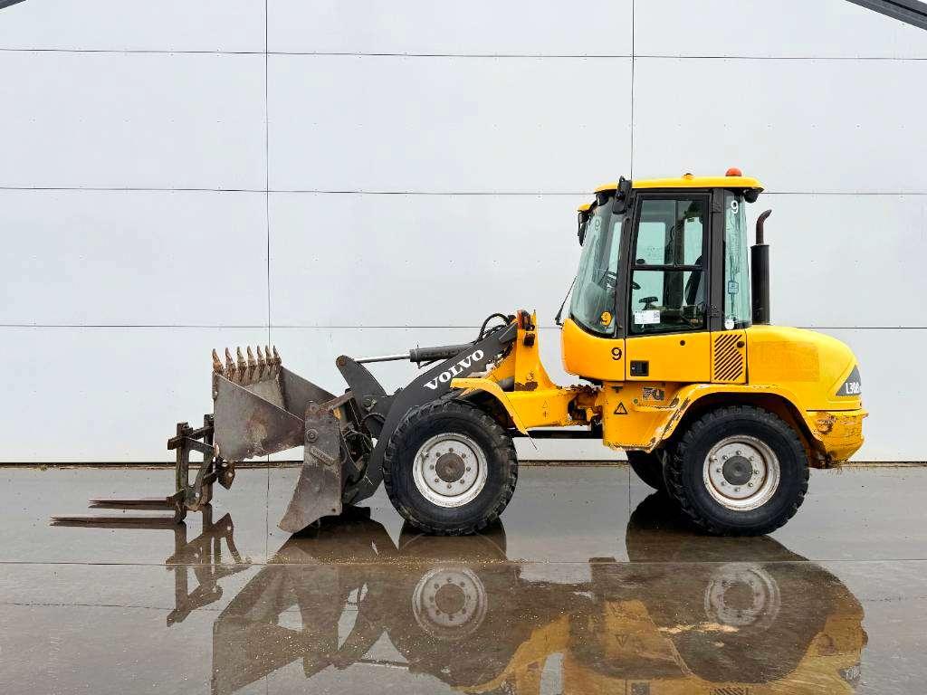 Volvo L30B - Bucket + Forks / Quick Coupler Foto 1