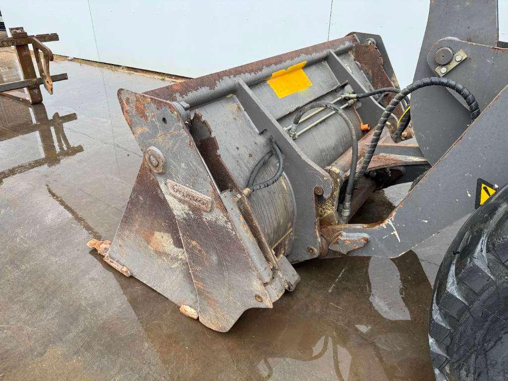 Volvo L30B - Bucket + Forks / Quick Coupler Foto 15