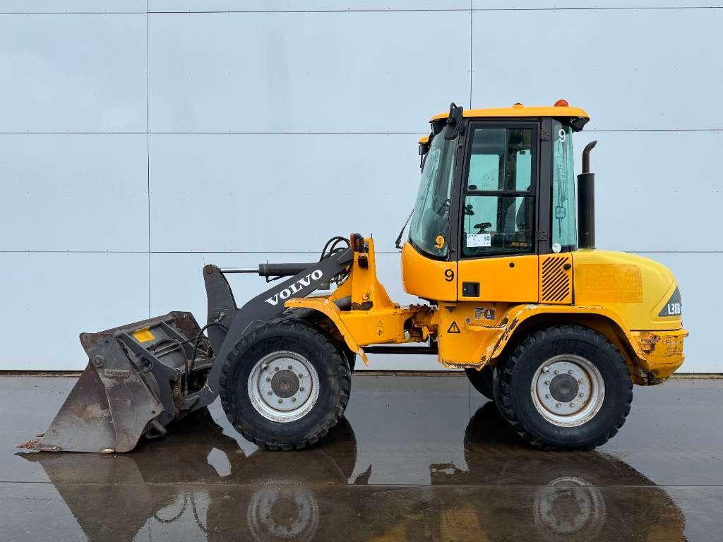 Volvo L30B - Bucket + Forks / Quick Coupler Foto 2