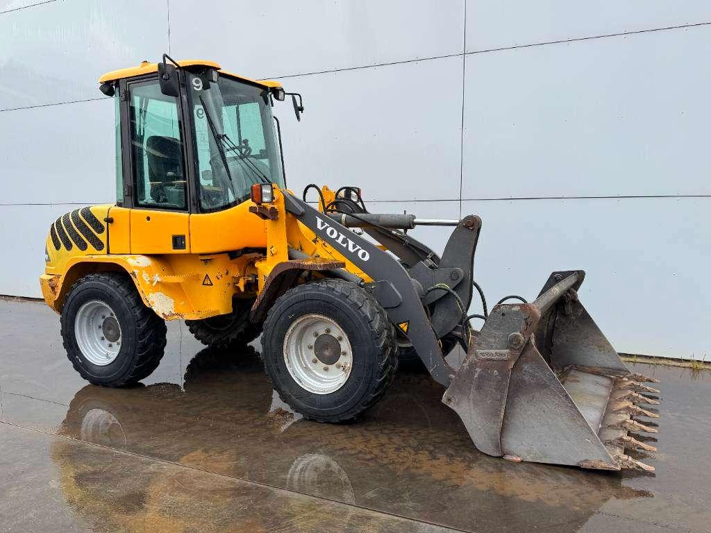Volvo L30B - Bucket + Forks / Quick Coupler Foto 8