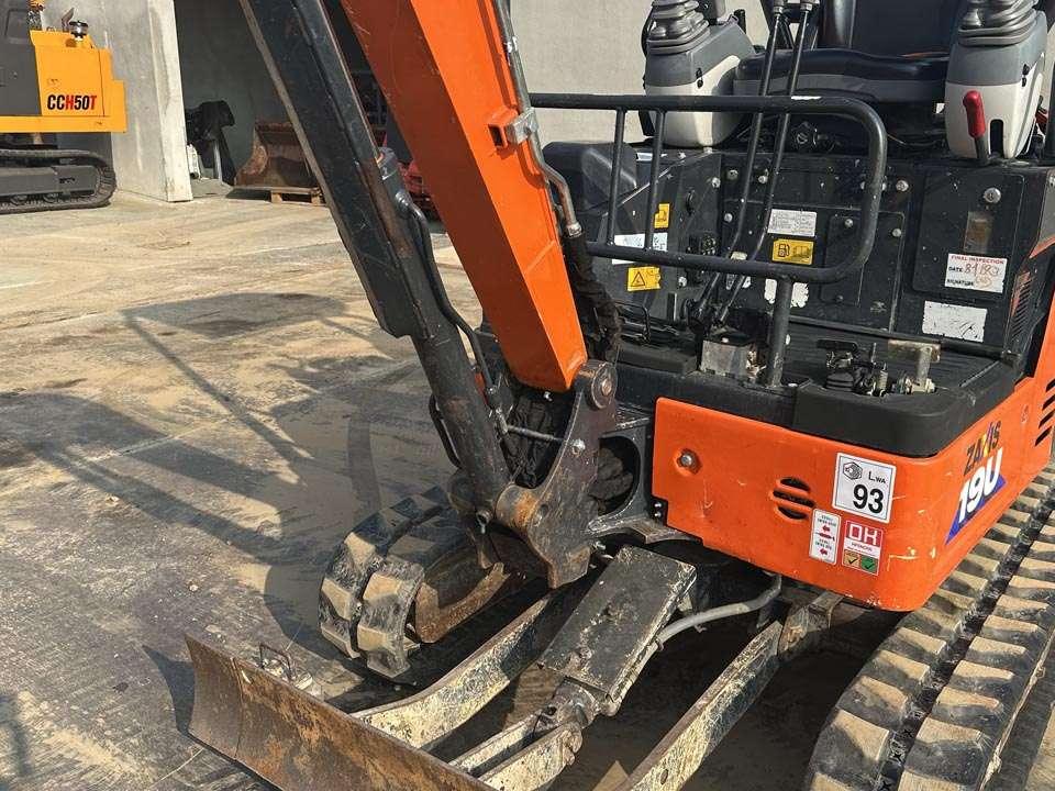 Hitachi ZX19U-6 YRL Foto 9