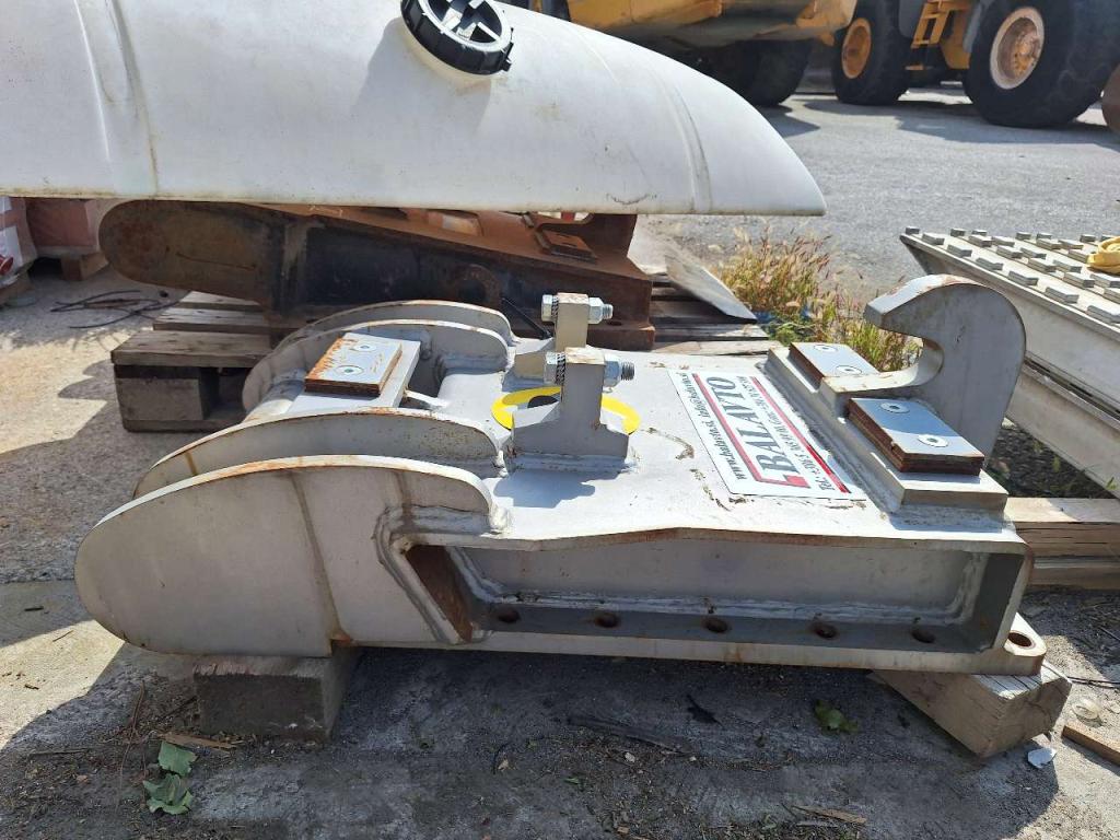 S2 for 25-32 ton excavators Attachment plate Foto 4