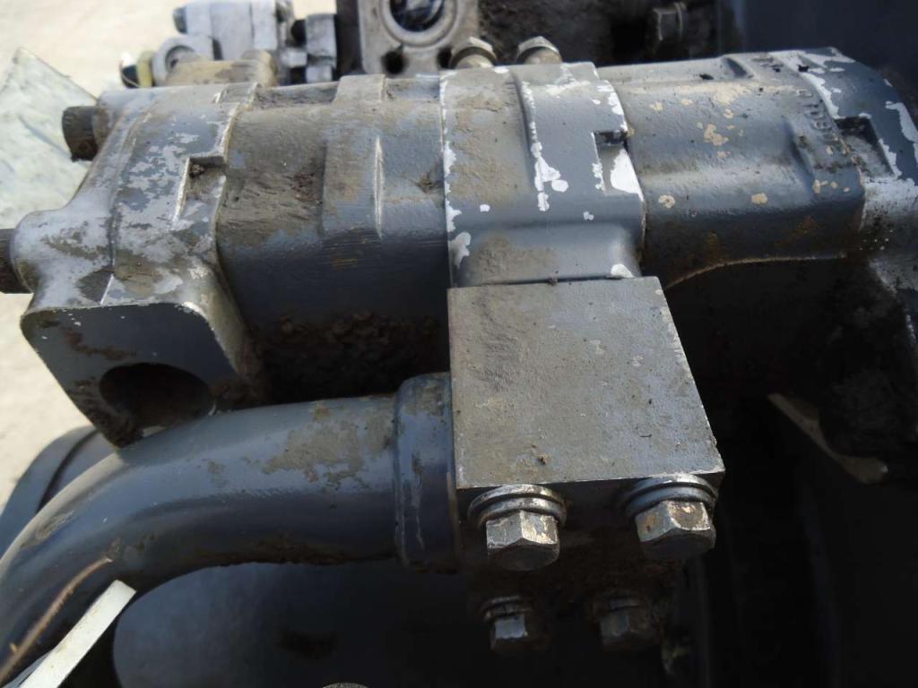 Pompa idraulica cambio per Fiat Kobelco W270 Foto 1