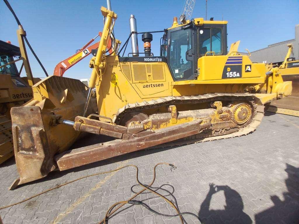 Komatsu D155A-6R (4pcs available for sale in Abu Dhabi) Foto 15