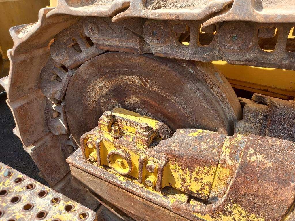 Komatsu D155A-6R (4pcs available for sale in Abu Dhabi) Foto 20