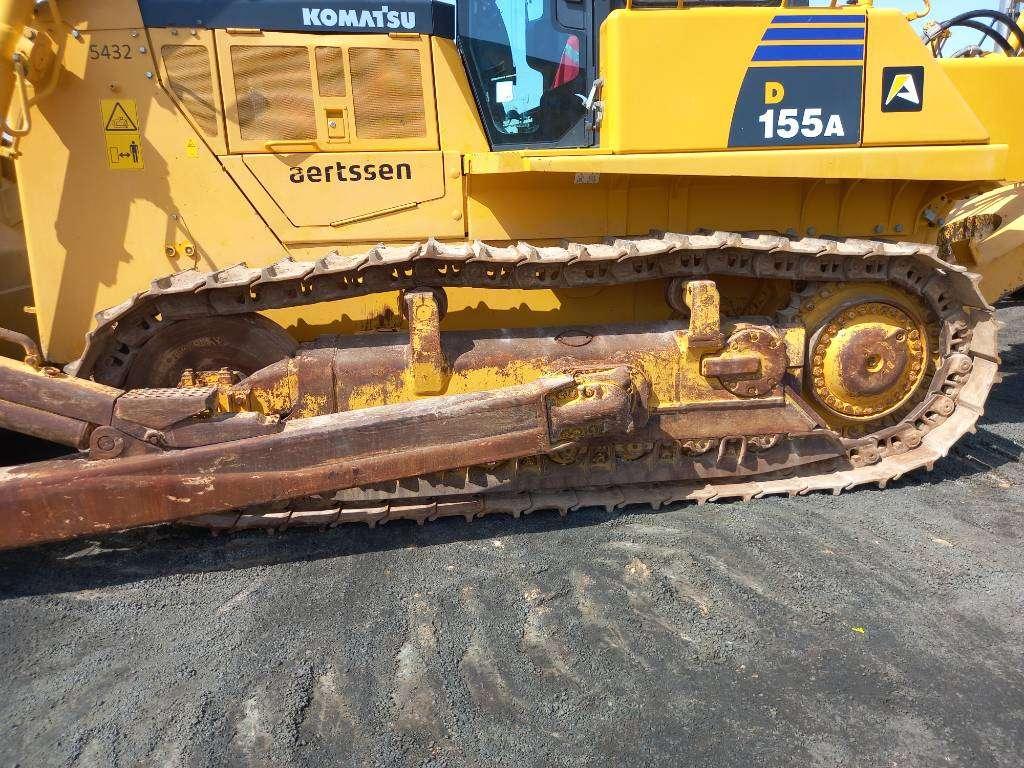 Komatsu D155A-6R (4pcs available for sale in Abu Dhabi) Foto 7