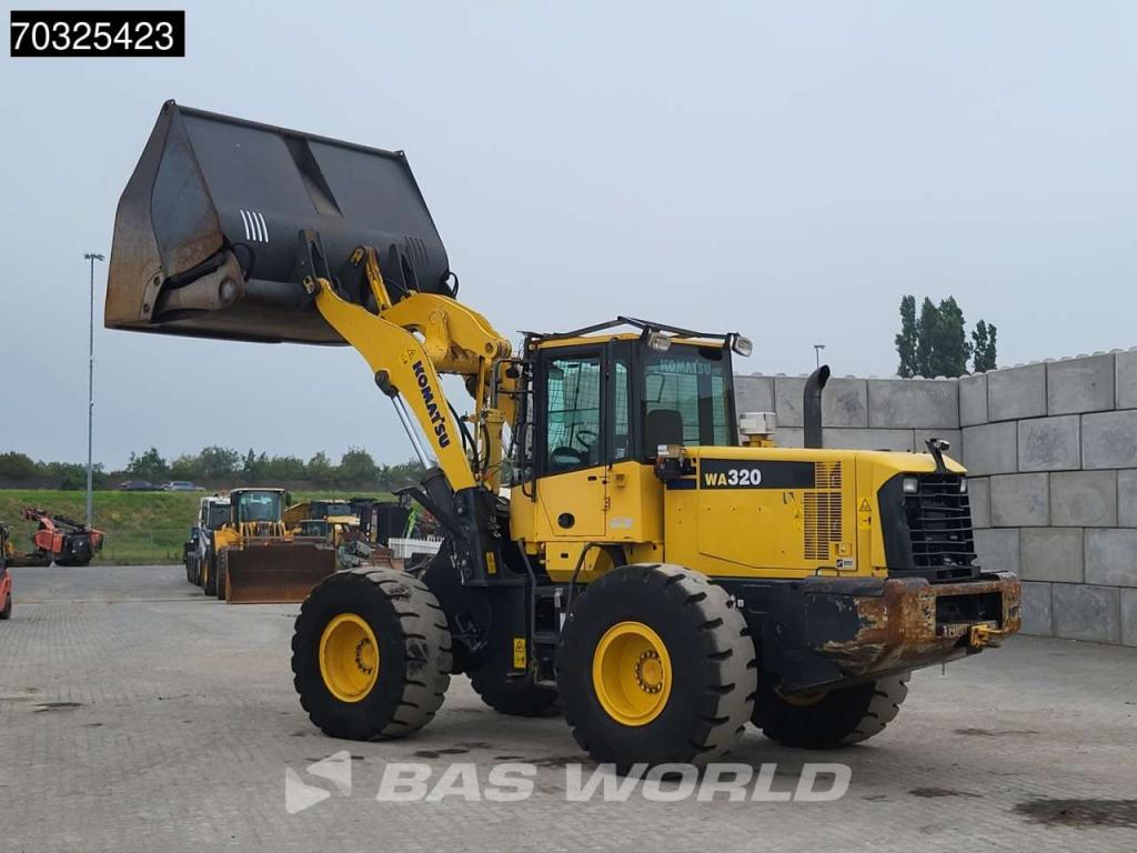 Komatsu WA320-6 Foto 3