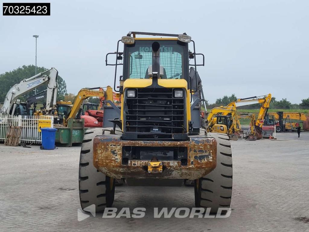Komatsu WA320-6 Foto 8