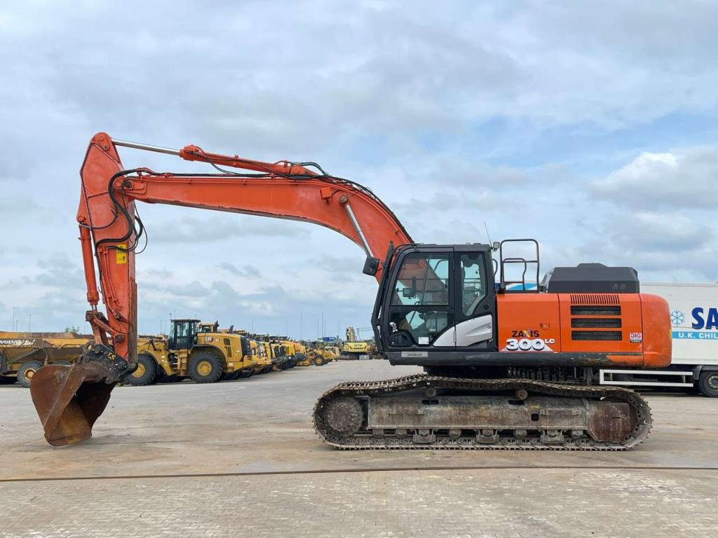 Hitachi ZX300-6 Foto 1