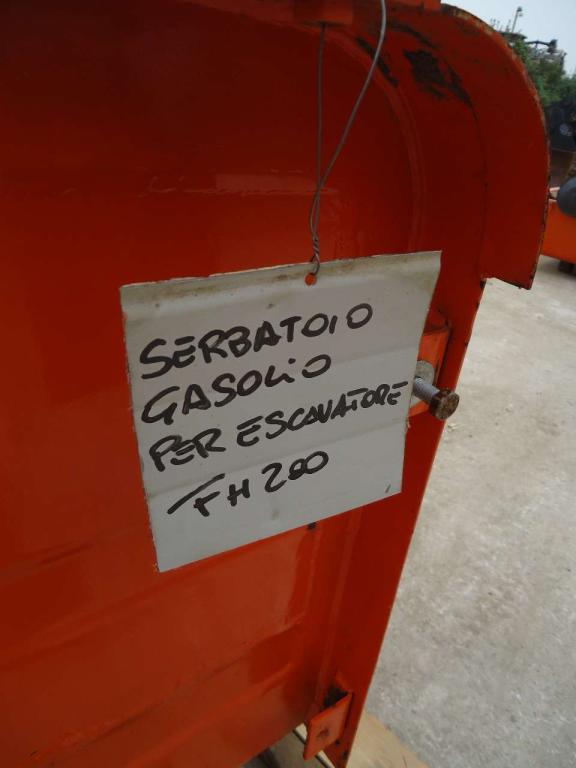 Serbatoio gasolio per Fiat Hitachi FH200 Foto 5