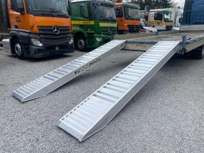 Coppia di rampe in alluminio Lunghezza 4.500 mm - Portata 8.950 kg in vendita da Progetto Rampe