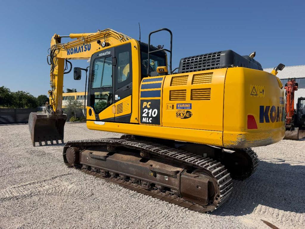 Komatsu PC210-11E0 Foto 1