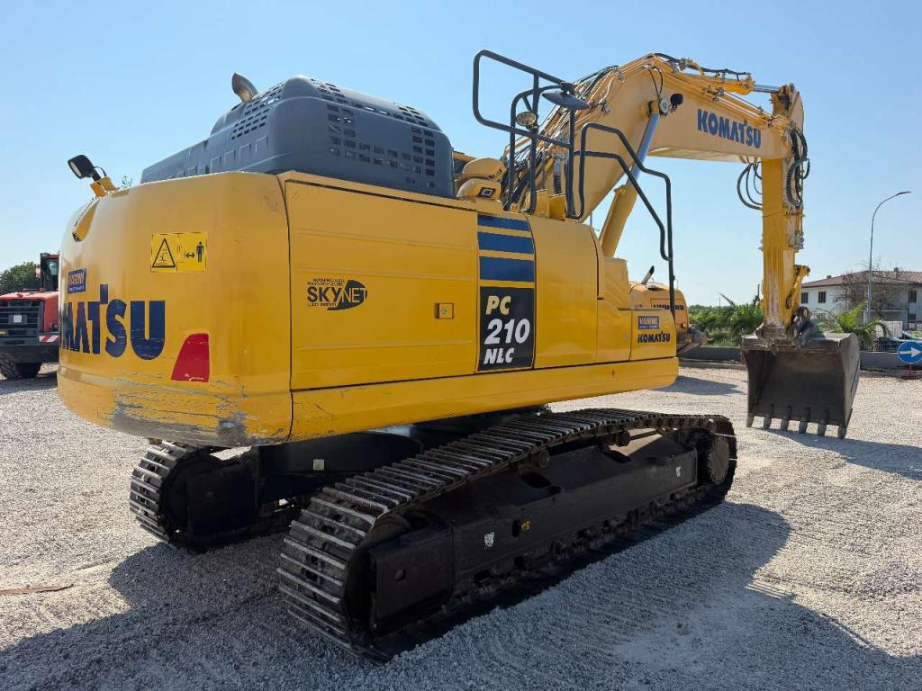 Komatsu PC210-11E0 Foto 3