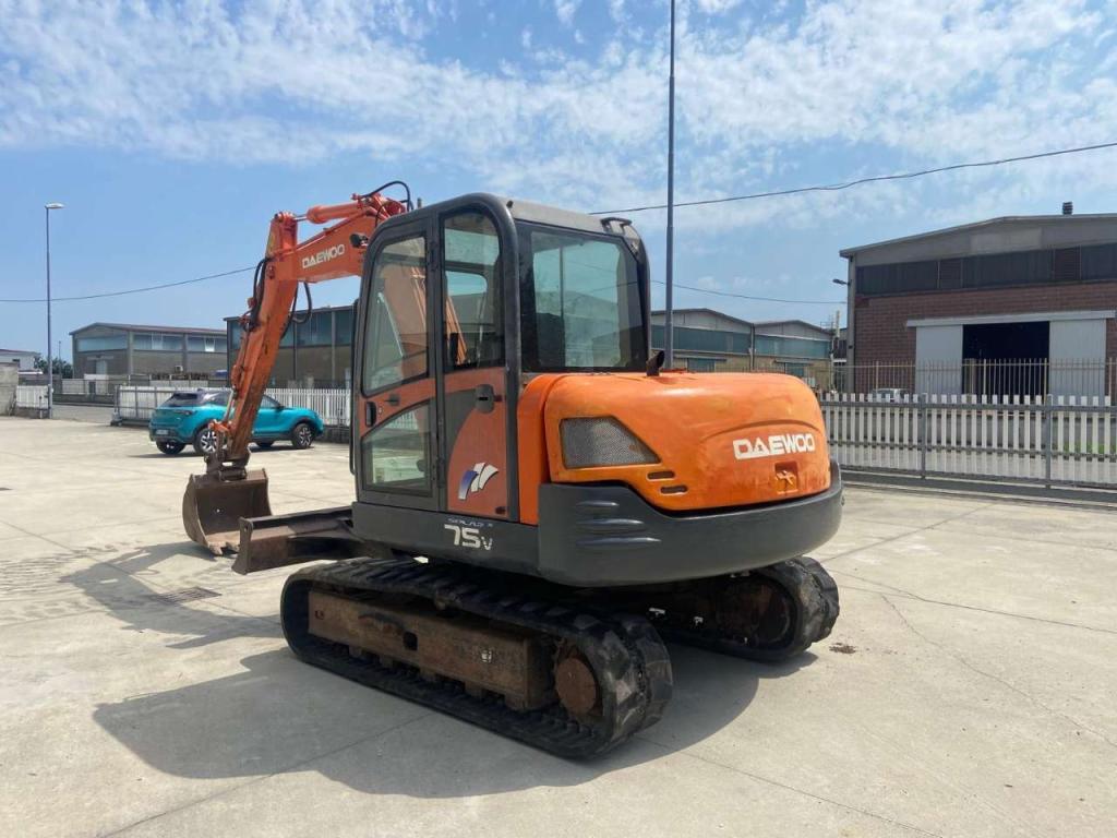 Daewoo Solar 75-V Foto 1