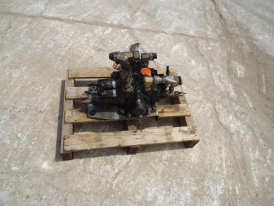 Distributore idraulico per Fiat Hitachi W130 in vendita da OLM 90 Srl