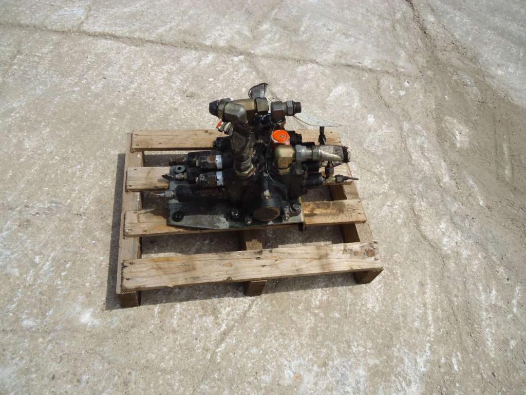 Distributore idraulico per Fiat Hitachi W130 Foto 1