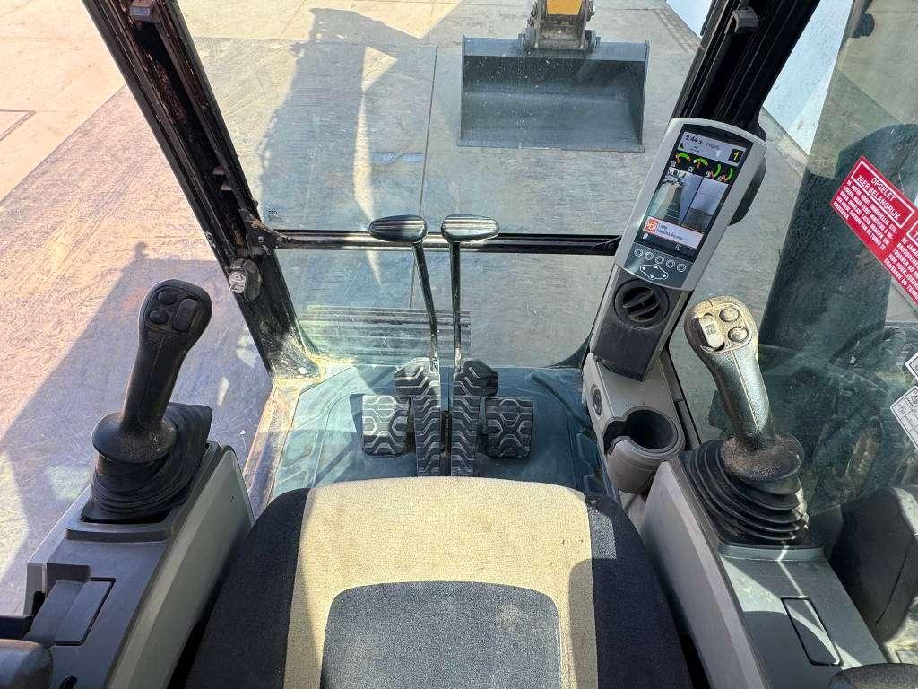Caterpillar 320FL - New Bucket / Hammer Lines / Camera Foto 9
