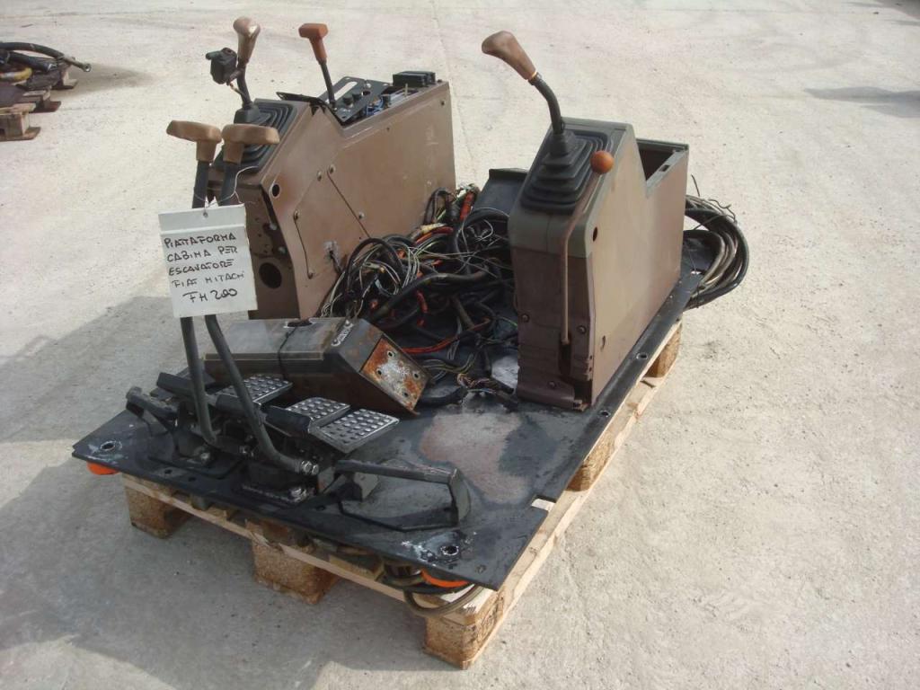 Sottocabina con servocomandi per Fiat Hitachi FH150-FH200-FH220-FH270-FH300 Foto 2