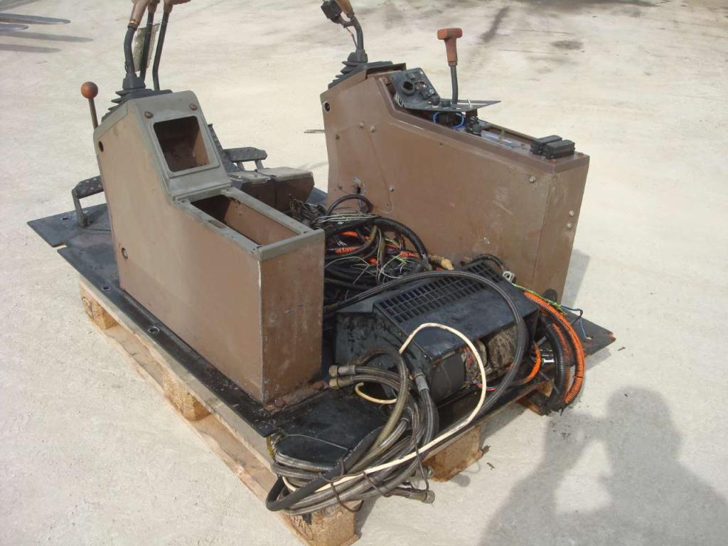 Sottocabina con servocomandi per Fiat Hitachi FH150-FH200-FH220-FH270-FH300 Foto 4
