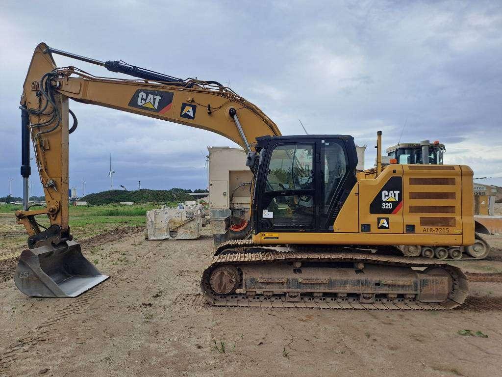 Caterpillar 320 Foto 1