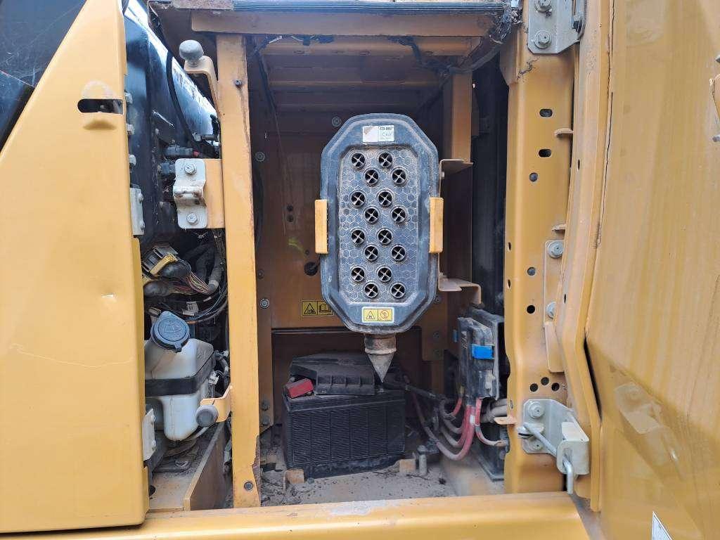 Caterpillar 320 Foto 17