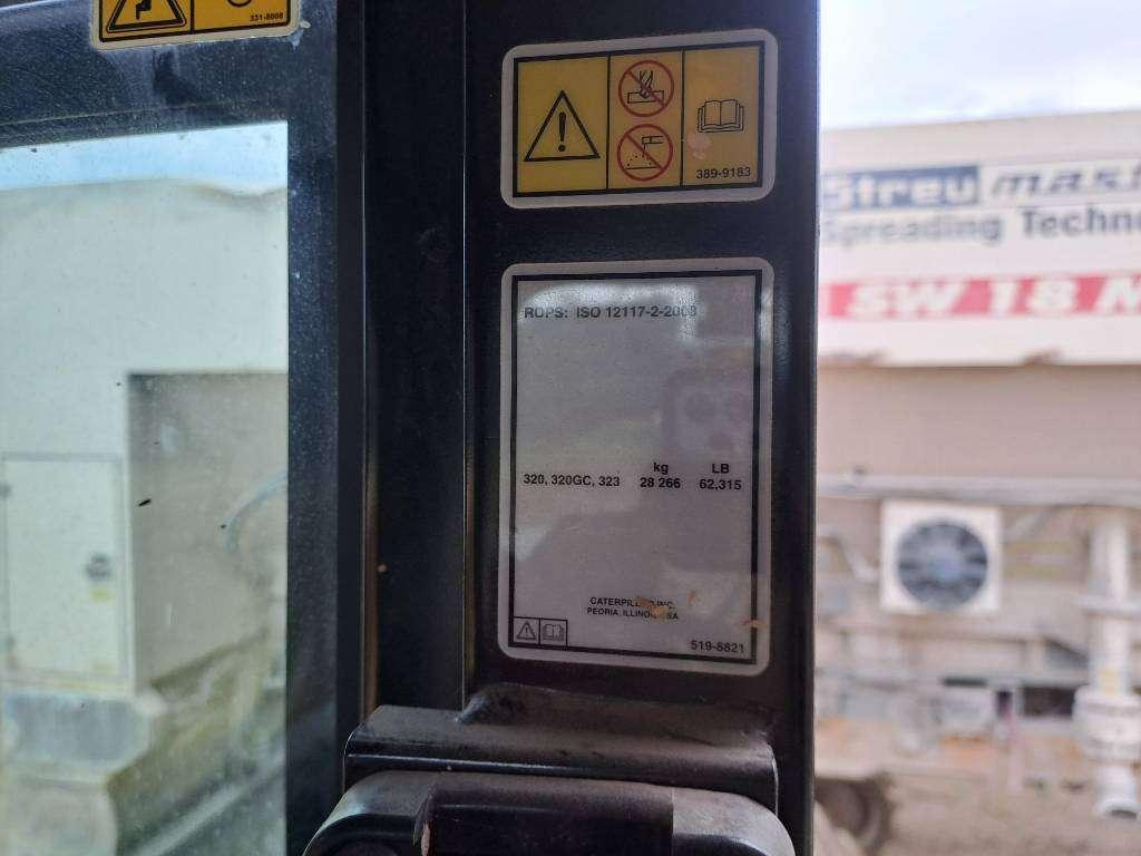 Caterpillar 320 Foto 23