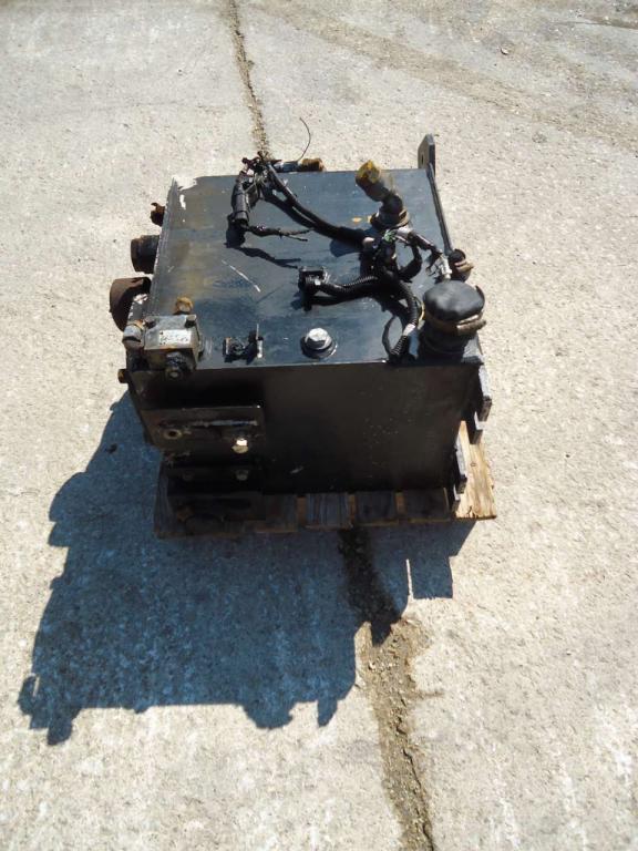 Serbatoio olio idraulico per Takeuchi TL10 V-2 Foto 3