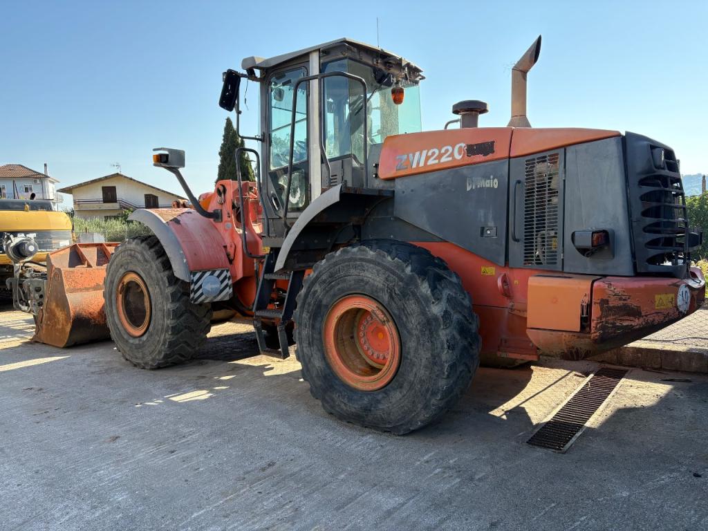 Hitachi ZW220 Foto 2