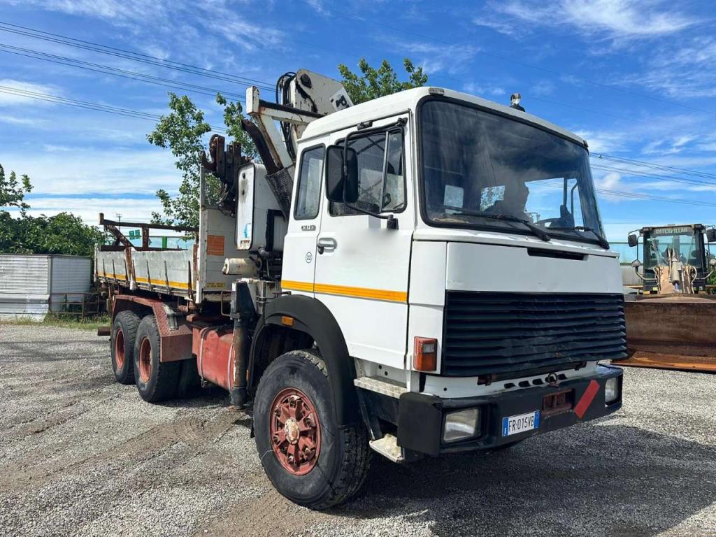 Fiat Iveco 330 26 Foto 1