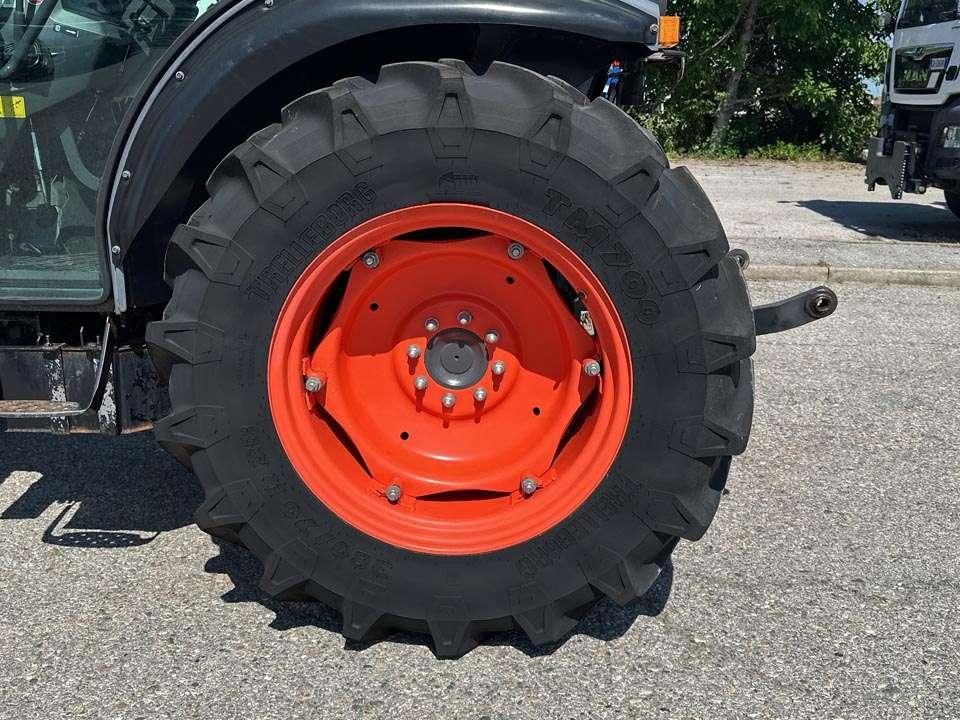 Kubota M8540 4x4 Foto 4