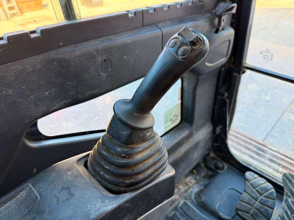 Hyundai HX220L - 360° Camera / Automatic Greasing Foto 10