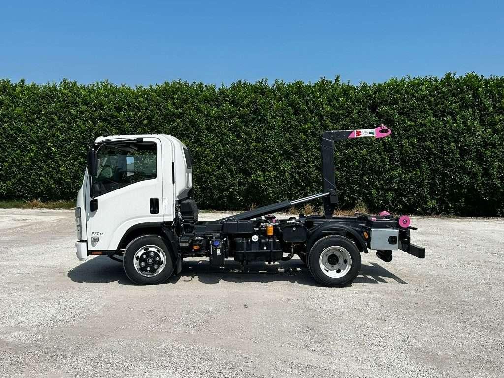 Isuzu P75 NUOVO SCARRABILE Foto 2