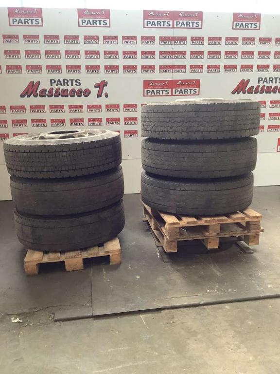 Pneumatico con Cerchio per Kalmar LMV 12-600 Foto 1